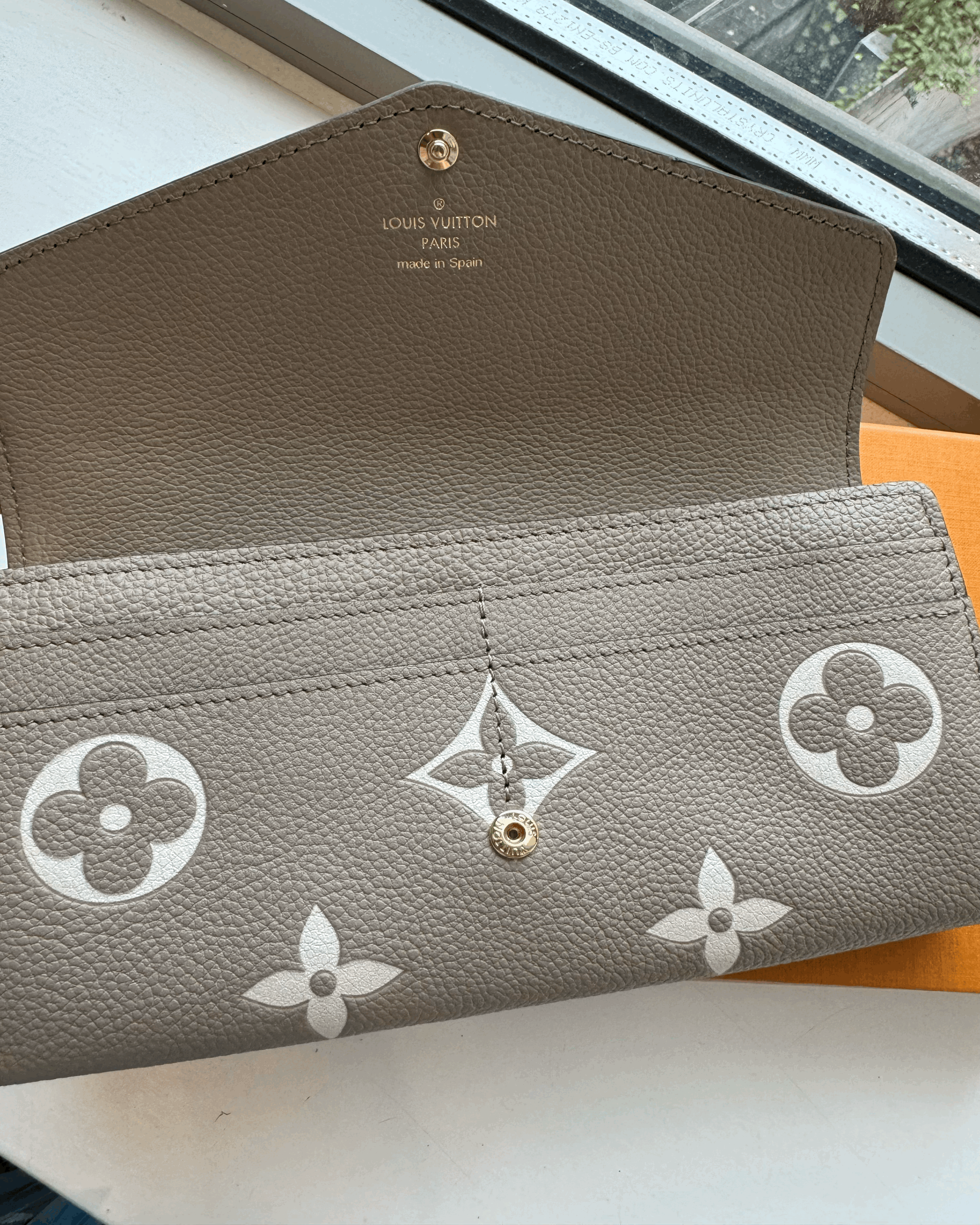 LOUIS VUITTON M81049 Sarah Wallet Monogram Canvas(Grey