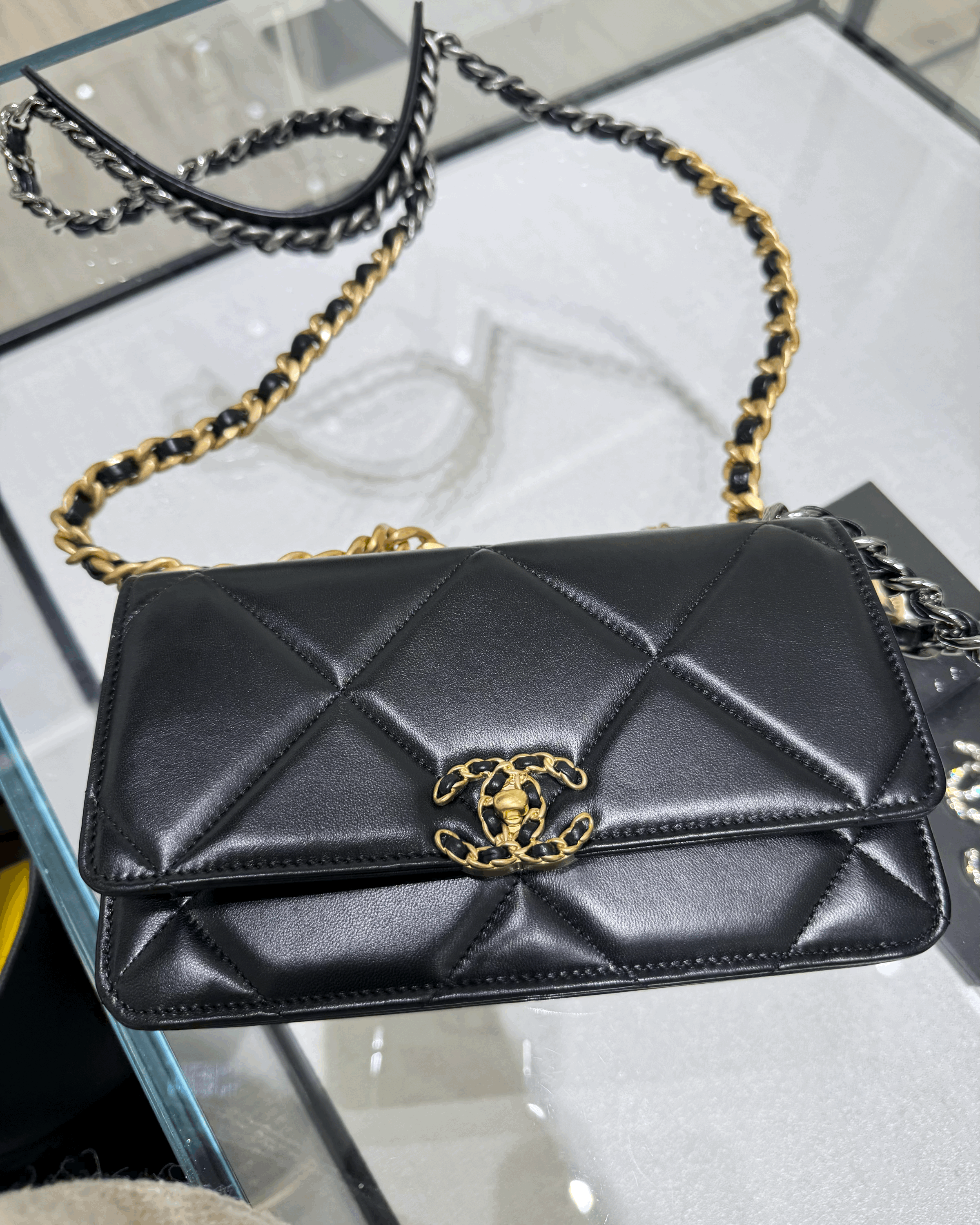 CHANEL AP3267 Classic 19 Wallet on Chain Lambskin(Black