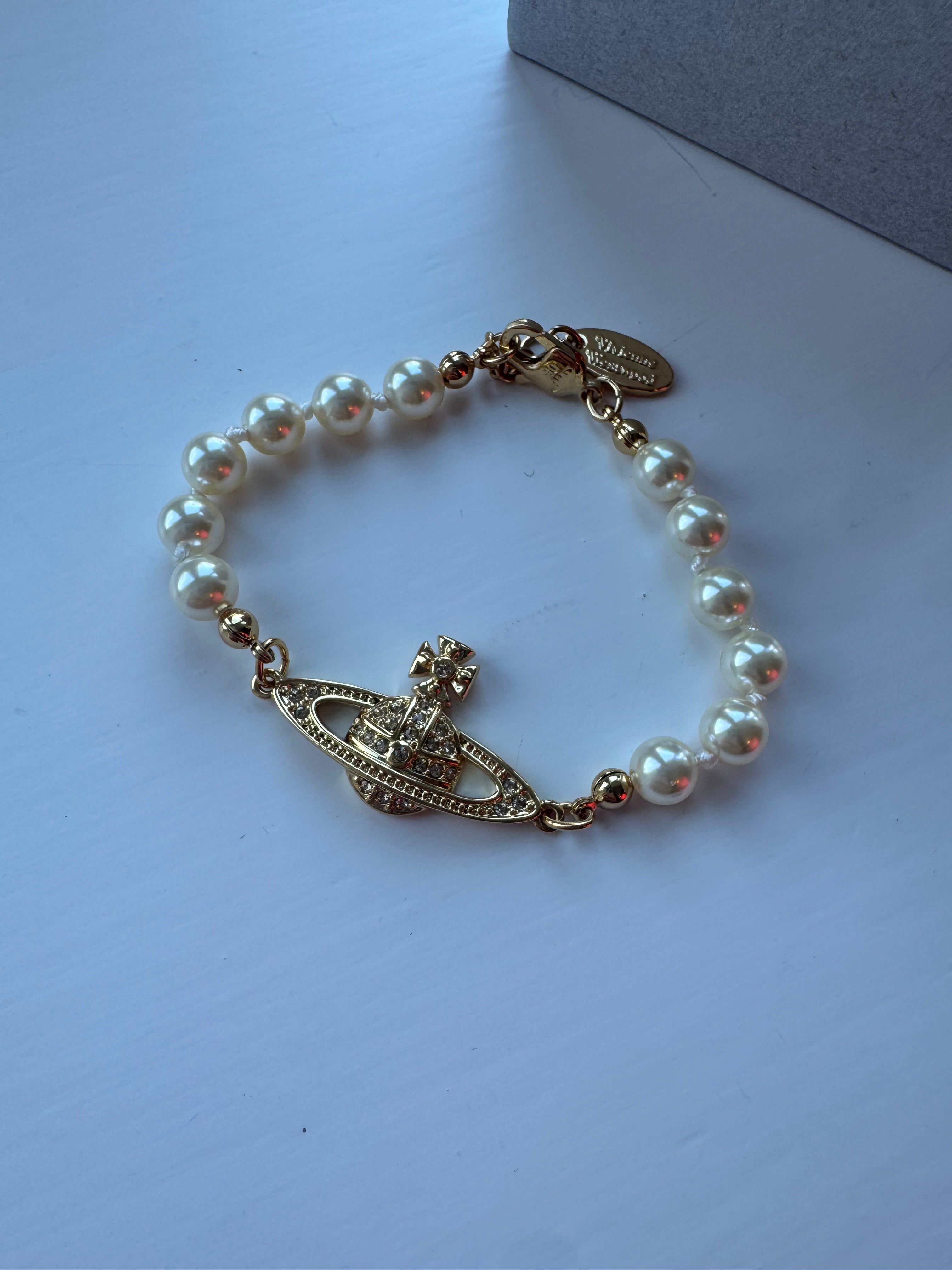 VIVIENNE WESTWOOD Bas Relief Pearl Bracelet Brass(Mini/2 Colors