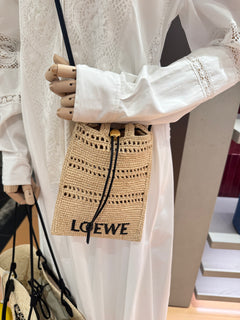 LOEWE Drawstring Pocket in Raffia | Loewe Drawstring Pocket in Raffia (Brown)