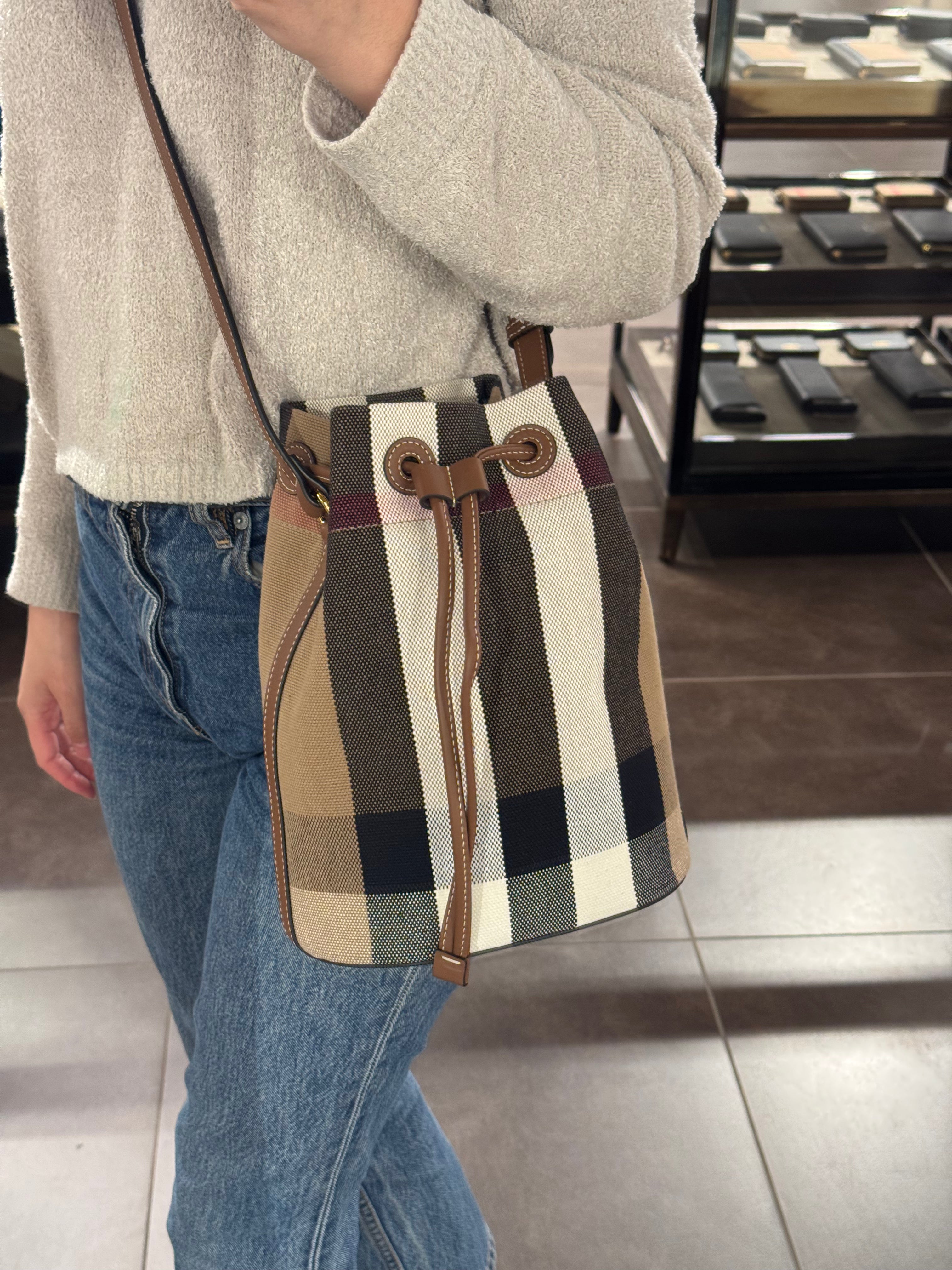 博柏利 Bucket Check Bag 皮革手袋(小碼/啡色) | LONDONKELLY