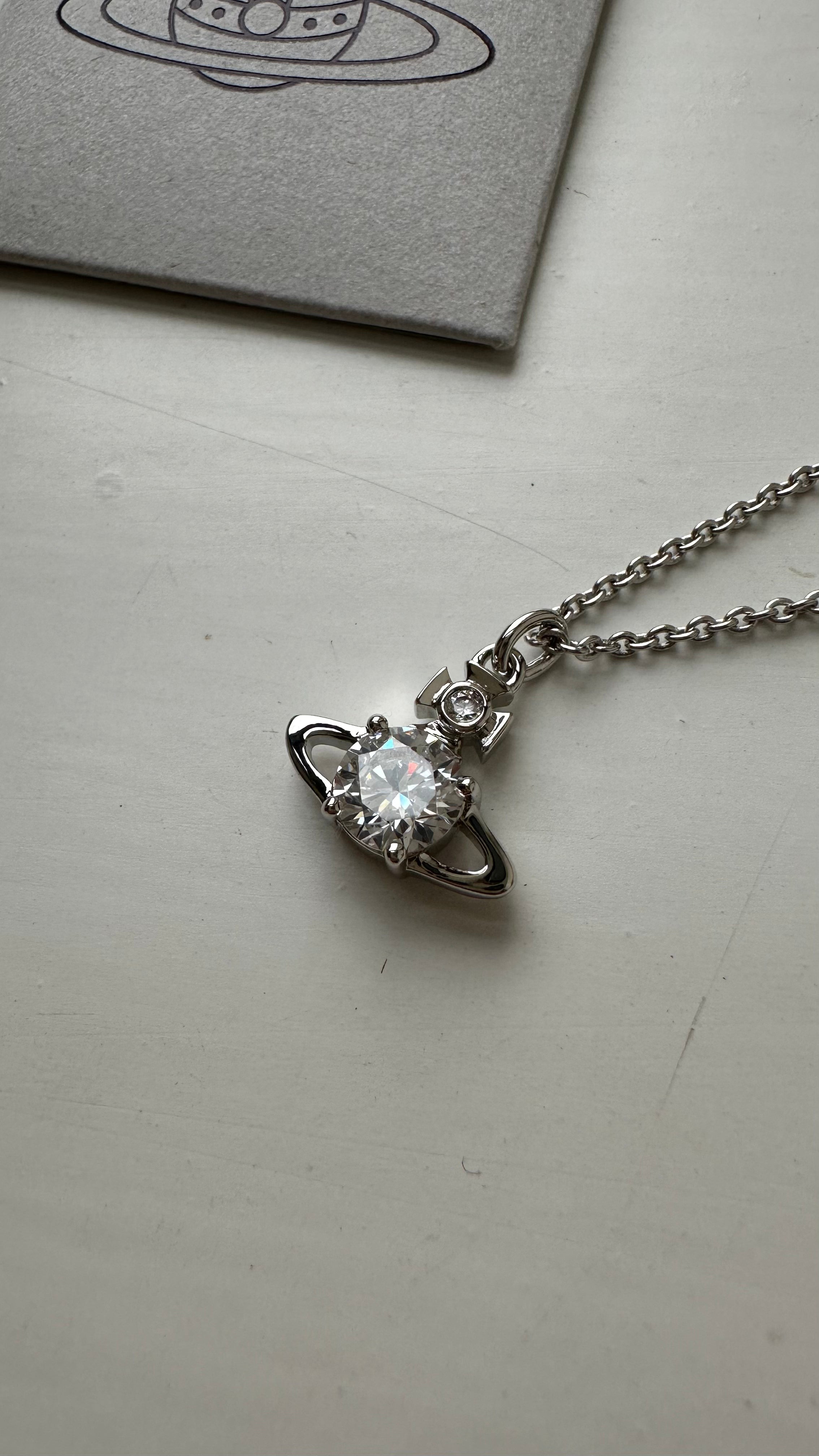 VIVIENNE WESTWOOD Reina Pendant Necklace Brass(2 Colors VIVIENNE WESTWOOD Reina Pendant Necklace Brass(2 Colors