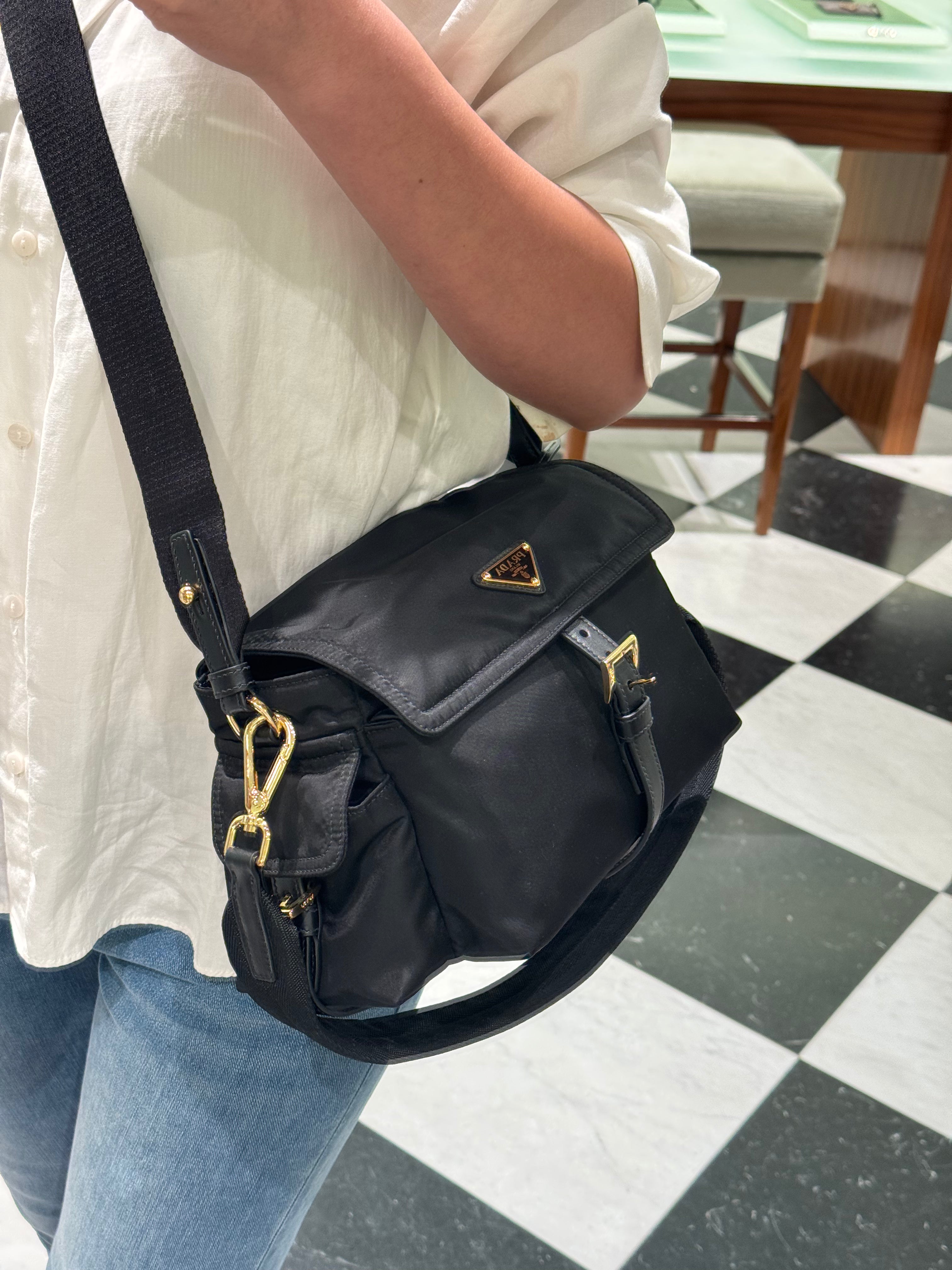 普拉达Explore Medium Shoulder Bag Flap Re-Nylon再生尼龙单肩袋(中码