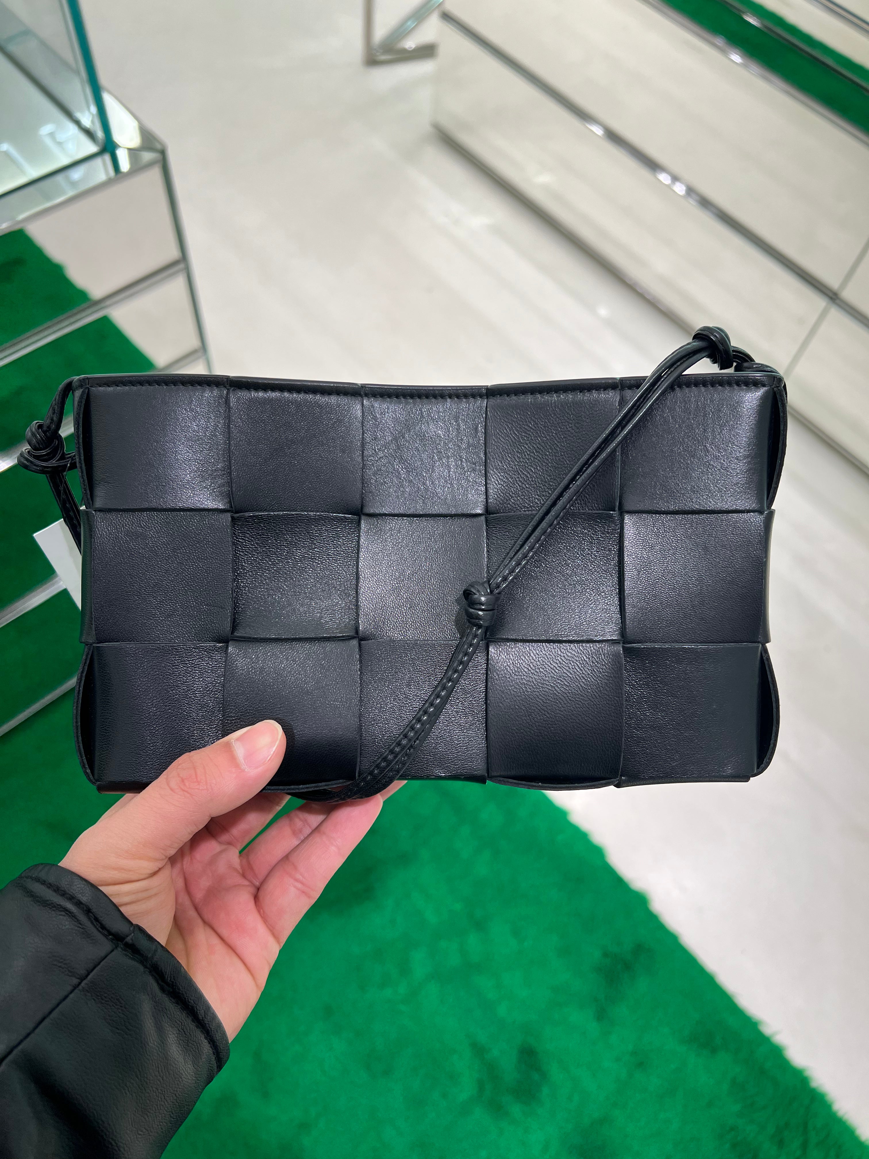 【ざぶちゅさん専用】BOTTEGA VENETA ブラック ケース PhotoNov192024_124947PM.jpg?v=