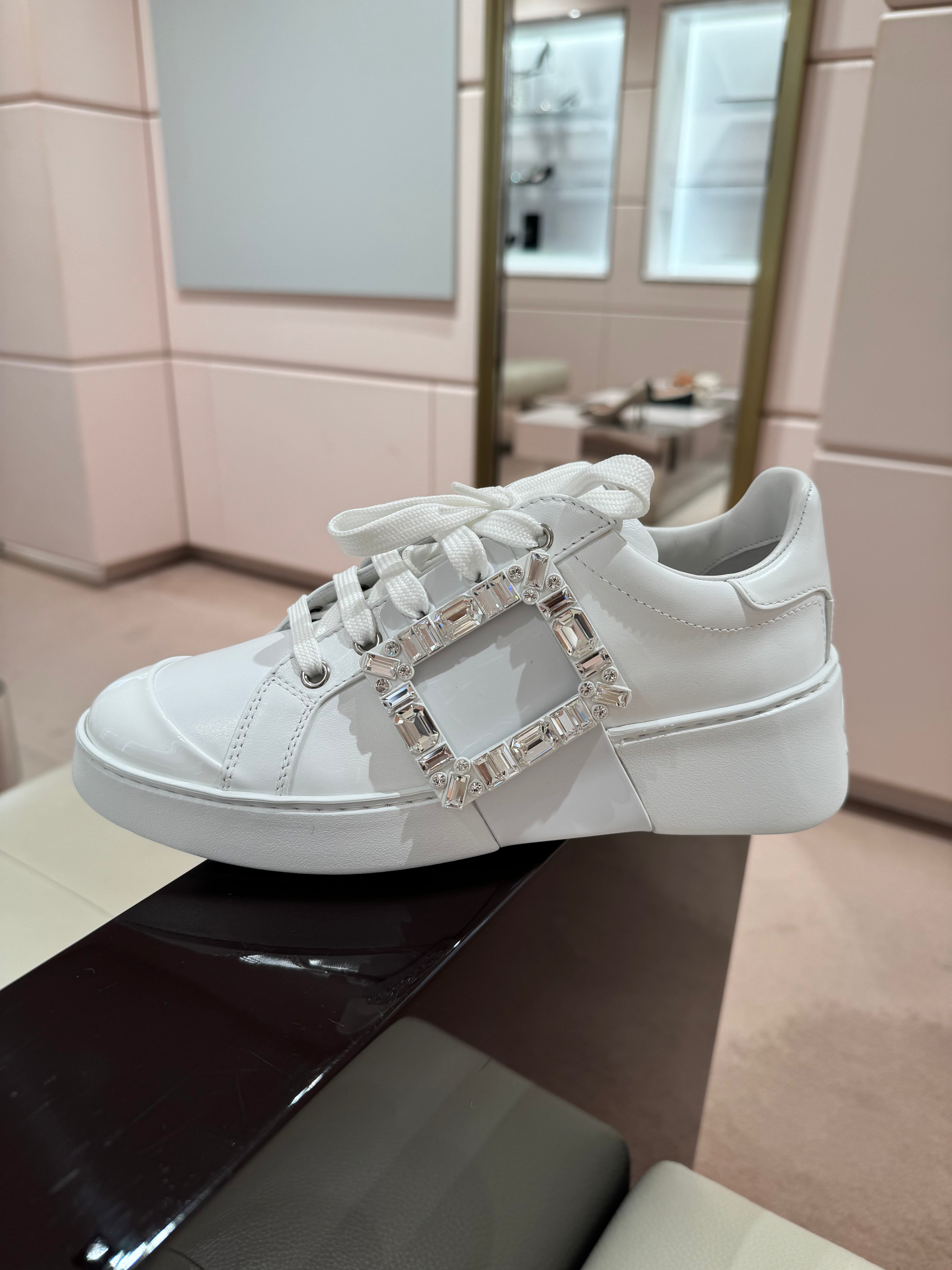 ROGER VIVIER ホワイトスニーカー 箱付き37 Viv' Skate Sneakers in leather White Woman RVW73726150LXQ38B001