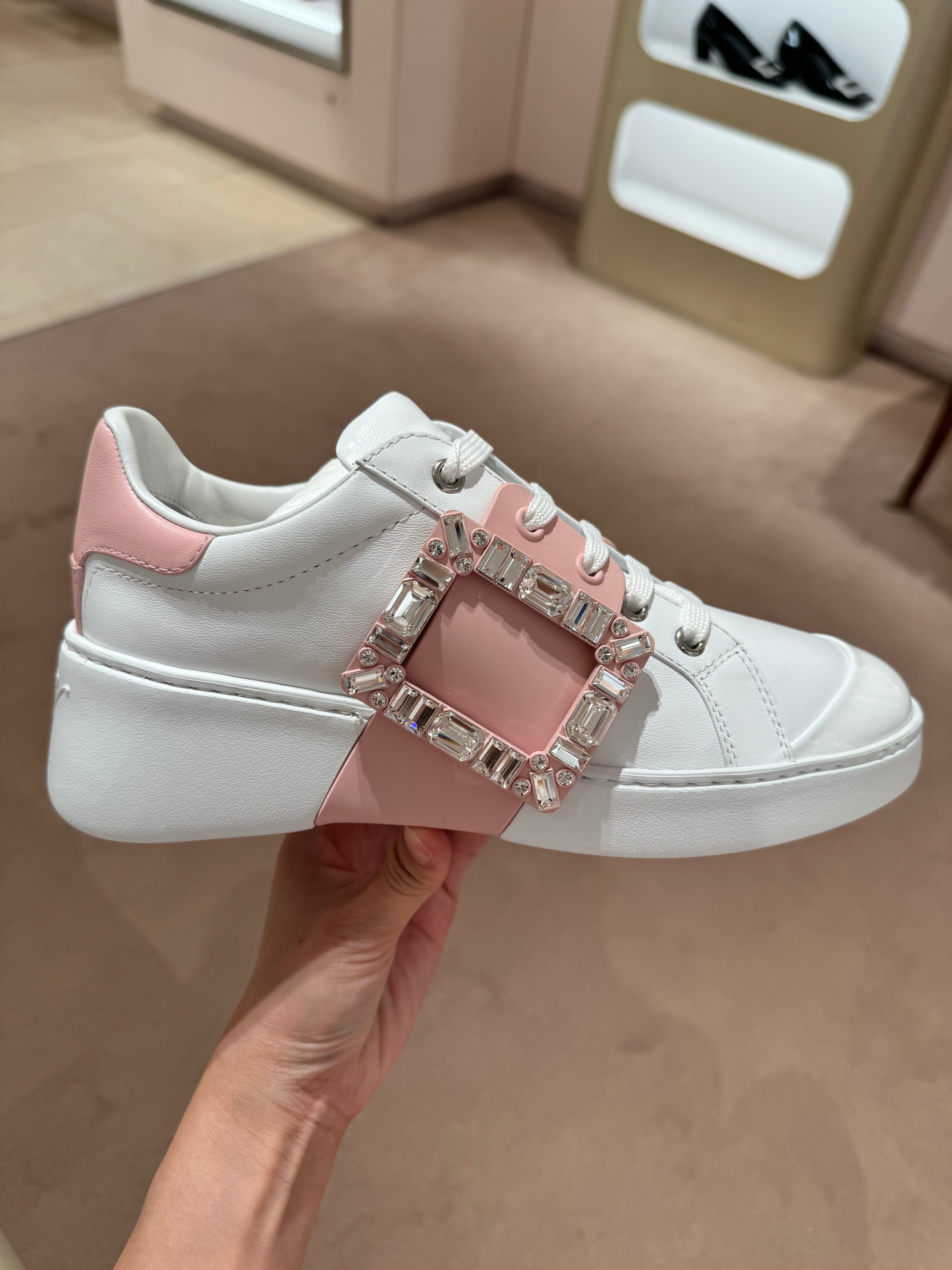 Roger Vivier ヴィヴゴー　レースアップスニーカー ホワイト/ピンク ROGER VIVIER Viv Skate Sneakers Leather(Pink) | LONDONKELLY