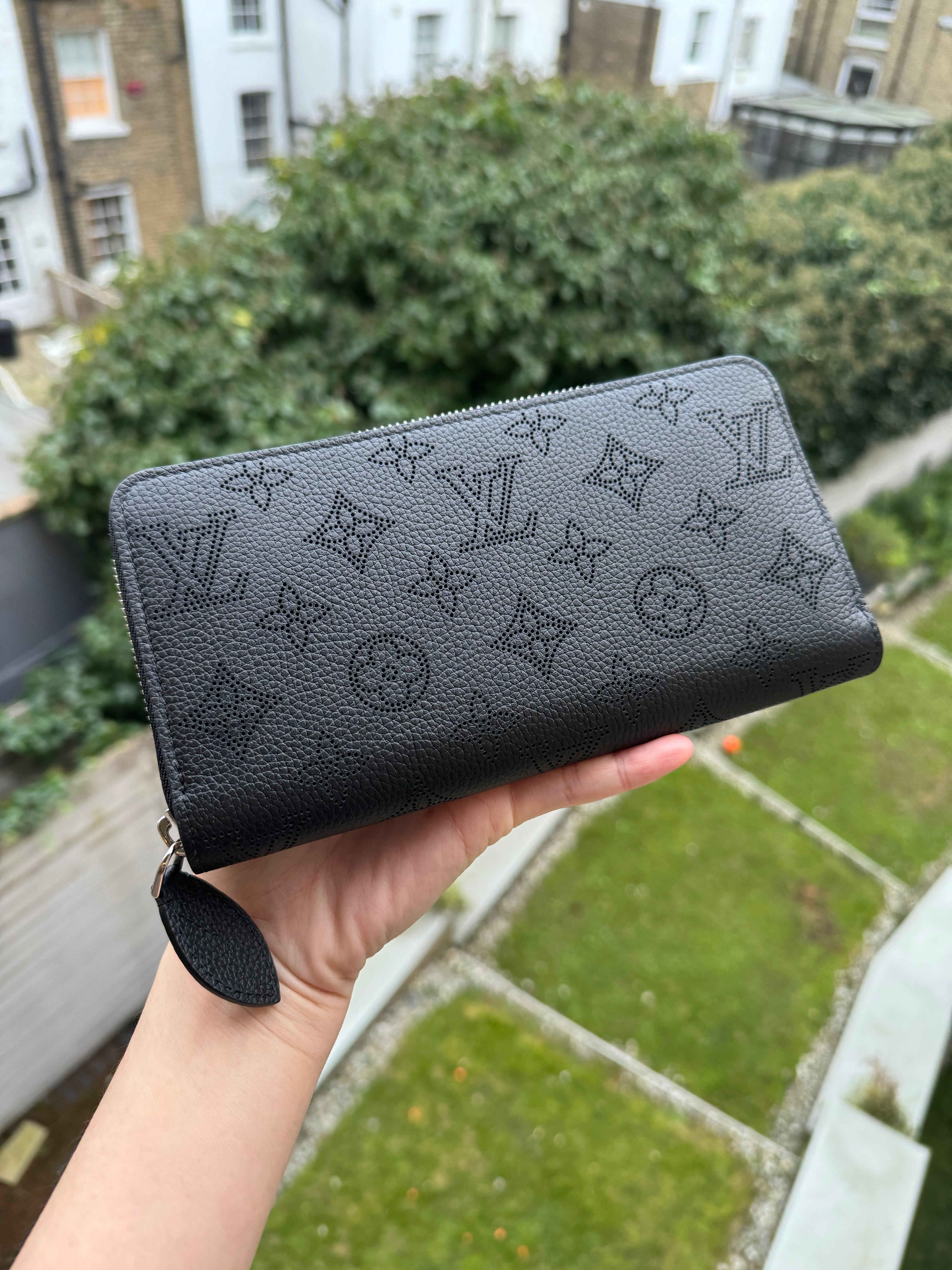 LOUIS VUITTON M61867 Zippy Wallet Mahina Leather(Black LOUIS VUITTON M61867 Zippy Wallet Mahina Leather(Black