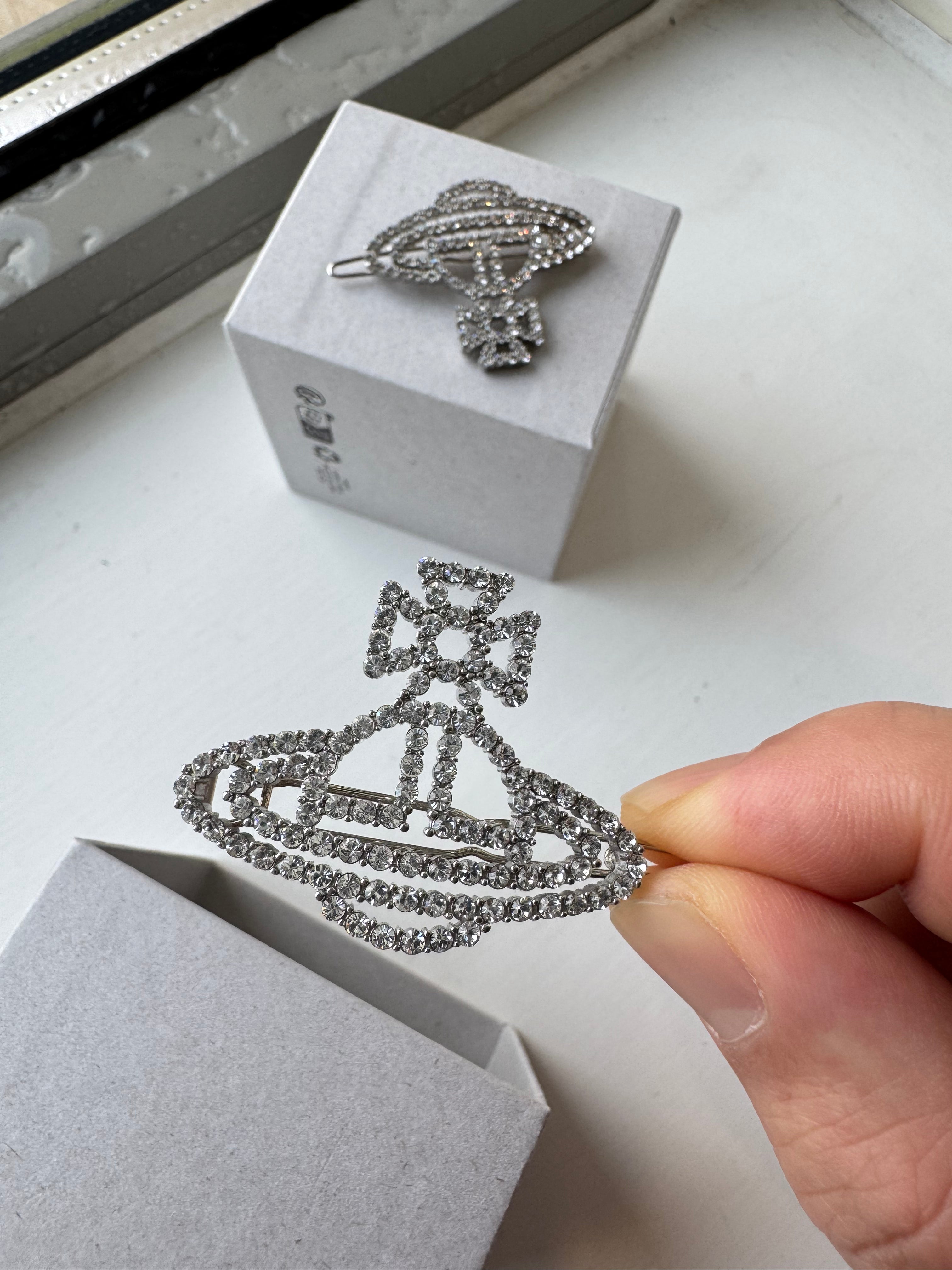【Vivienne Westwood 】Annalisa Orb ヘアクリップ VIVIENNE WESTWOOD Annalisa Hair Clip Brass(Large/Silver