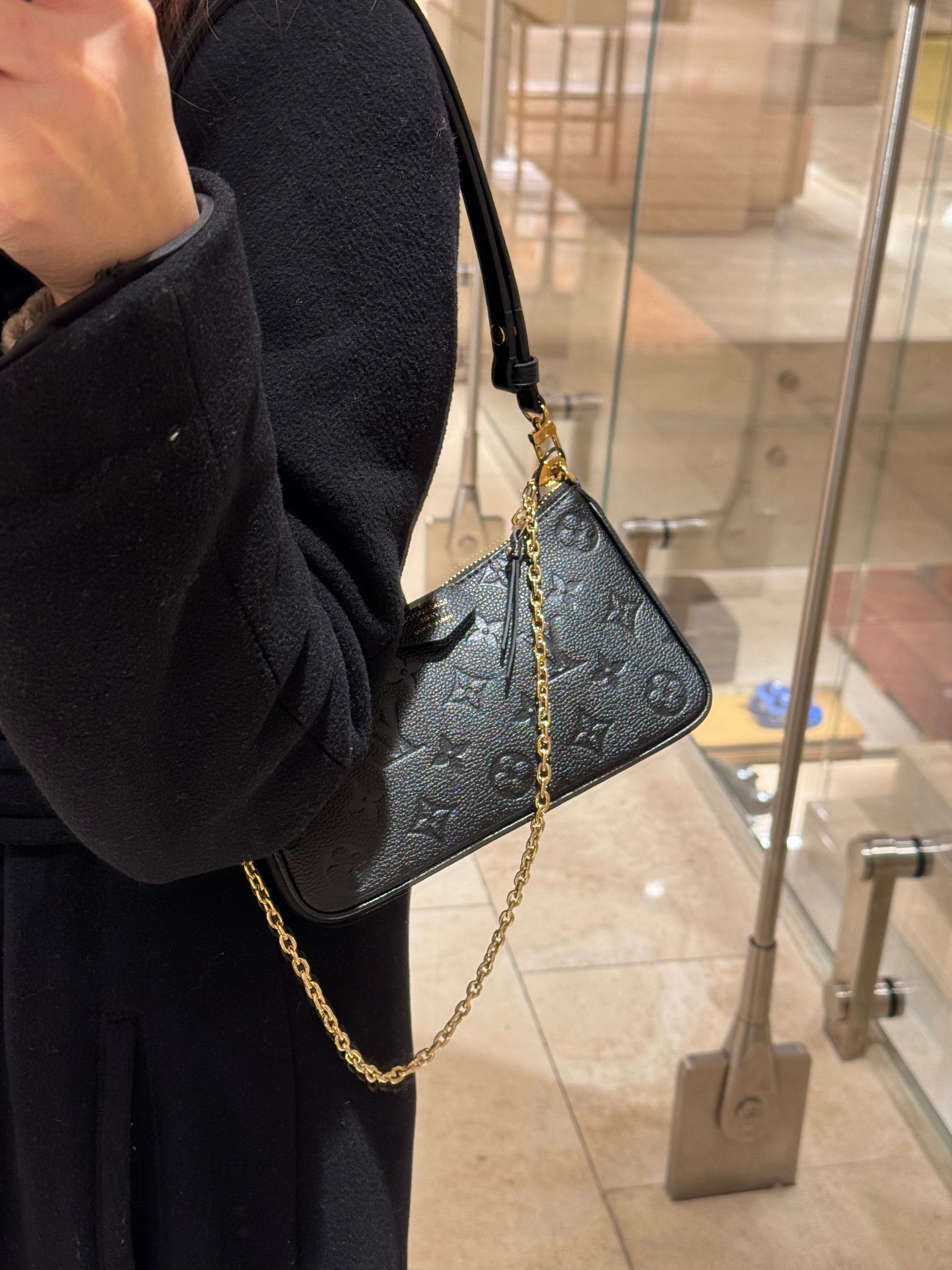 LOUIS VUITTON M80349 Easy Pouch On Strap Monogram Canvas(3 Colors