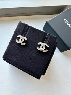 CHANEL ABE100 Classic Silver CC Earrings | Chanel classic earrings (silver)