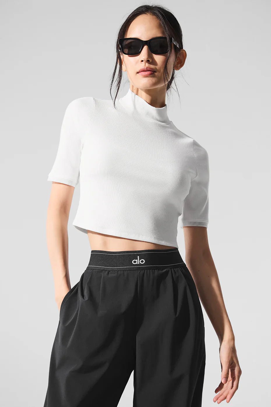 ALO Yoga Ribbed Mesh Secret Short Sleeve 短褲(2色)