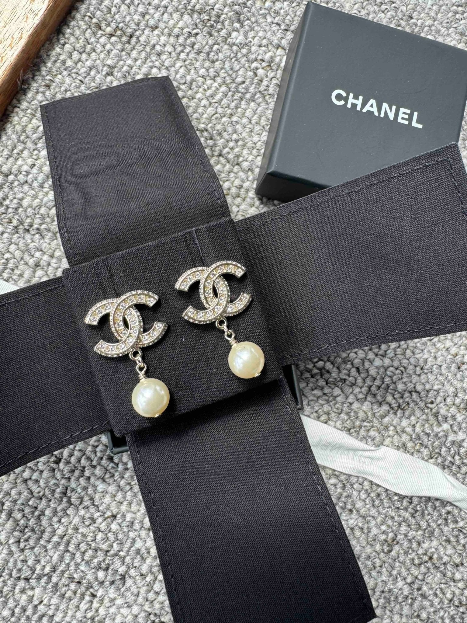 CHANEL A86506 Classic Earrings with Pearl(Gold) | LONDONKELLY
