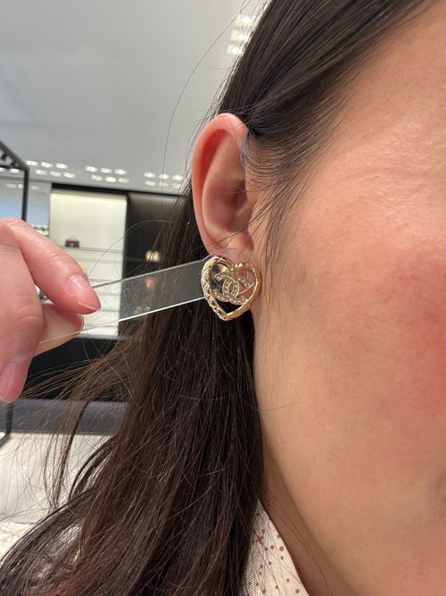 CHANEL Quilted Heart Crystal CC Earrings | 香奈兒 菱格紋愛心水鑽 CC 耳環 (淡金色) - LONDONKELLY 英國名牌代購