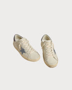 GOLDEN GOOSE Super - Star LTD with cream - colored leather star with Swarovski crystals and blue leather heel tab with lizard print | 黄金鹅 Super - Star LTD 搭配米白色皮革星星与施华洛世奇水晶,蓝色鳄鱼纹皮革后跟标签(米白色) - LondonKelly 英国名牌代购