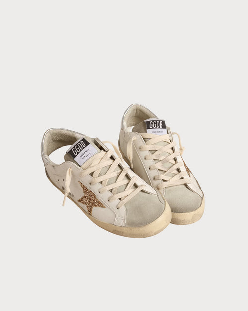 GOLDEN GOOSE Women's Super - Star with gold glitter star and ice - gray suede inserts | 黄金鹅 女款 Super - Star 搭配金色亮片星星与冰灰色麂皮拼接(白色) - LondonKelly 英国名牌代购