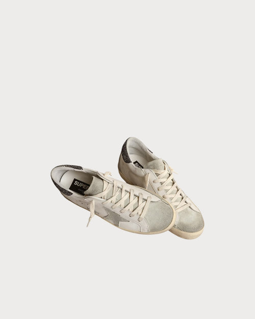 GOLDEN GOOSE Women’s Super - Star with gray star and dark gray glitter heel tab | 黄金鹅 女款 Super - Star 搭配灰色星星与深灰色亮片后跟标签(白色) - LondonKelly 英国名牌代购