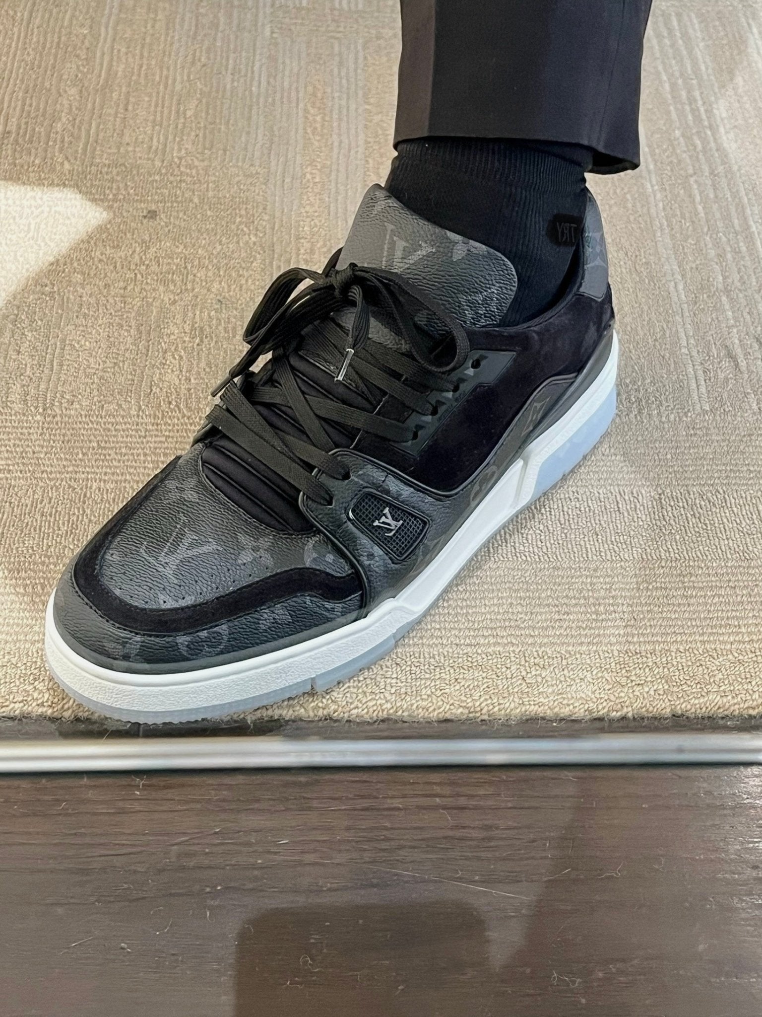 LOUIS VUITTON 1A8PUE Men's LV Trainers Louis Vuitton men's