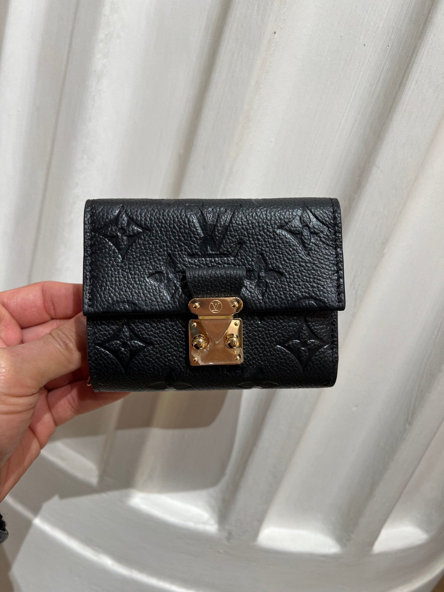 Louis Vuitton ブラック ミニ財布 LOUIS VUITTON M80880 Metis Compact Wallet Monogram Canvas(Black