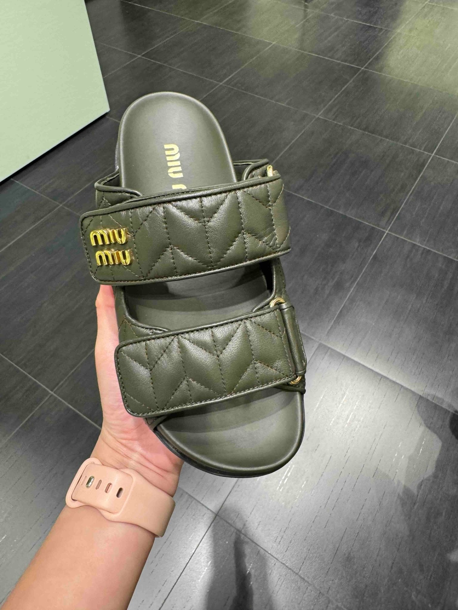 MIU MIU 5XX640 Slides Matelasse Nappa Leather(Khaki) | LONDONKELLY