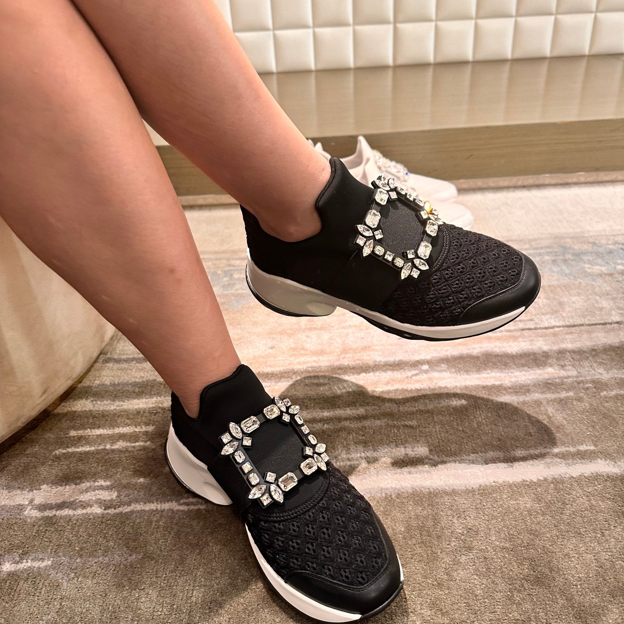 ROGER VIVIER Viv Run Strass Buckle Sneakers(Black) | LONDONKELLY
