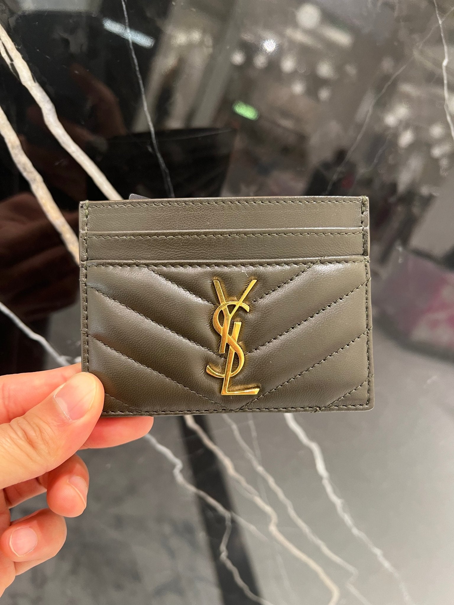 イヴ・サンローラン ロゴプレート ケース パース 104719 ysl12122403.jpg