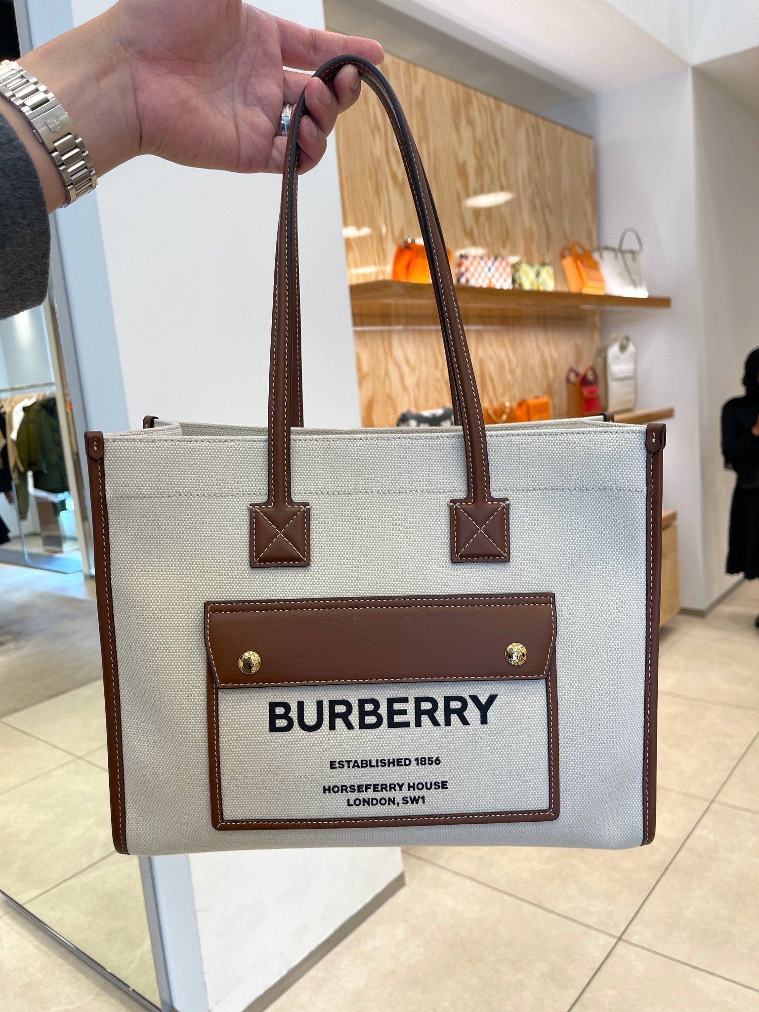 BURBERRY Freya Tote Calfskin(Small/White) | LONDONKELLY 