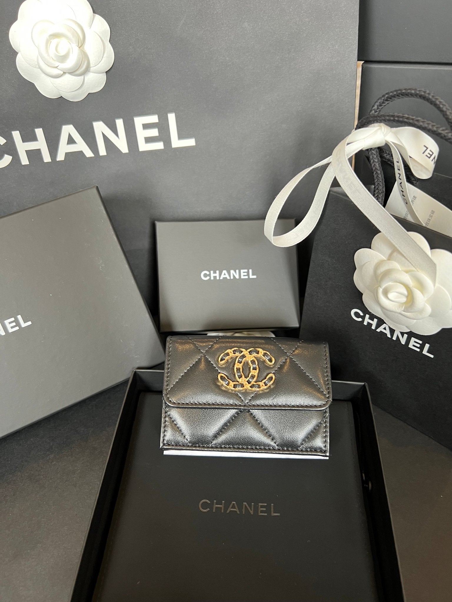 CHANEL 19 Wallet Lambskin(Small/Black) | LONDONKELLY – LONDONKELLY