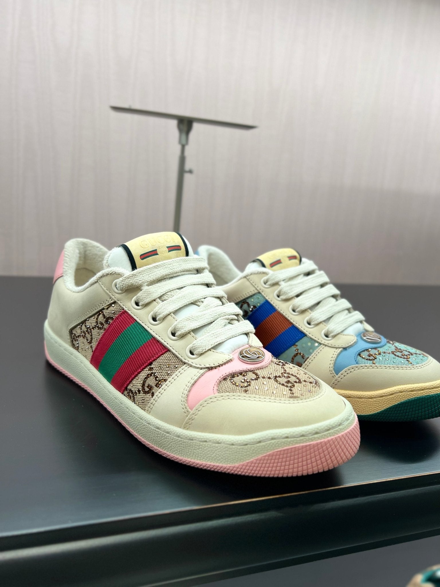 ご確認(⁎˃ᴗ˂⁎) GUCCI Women's Screener Sneaker with Crystals(2 Colors