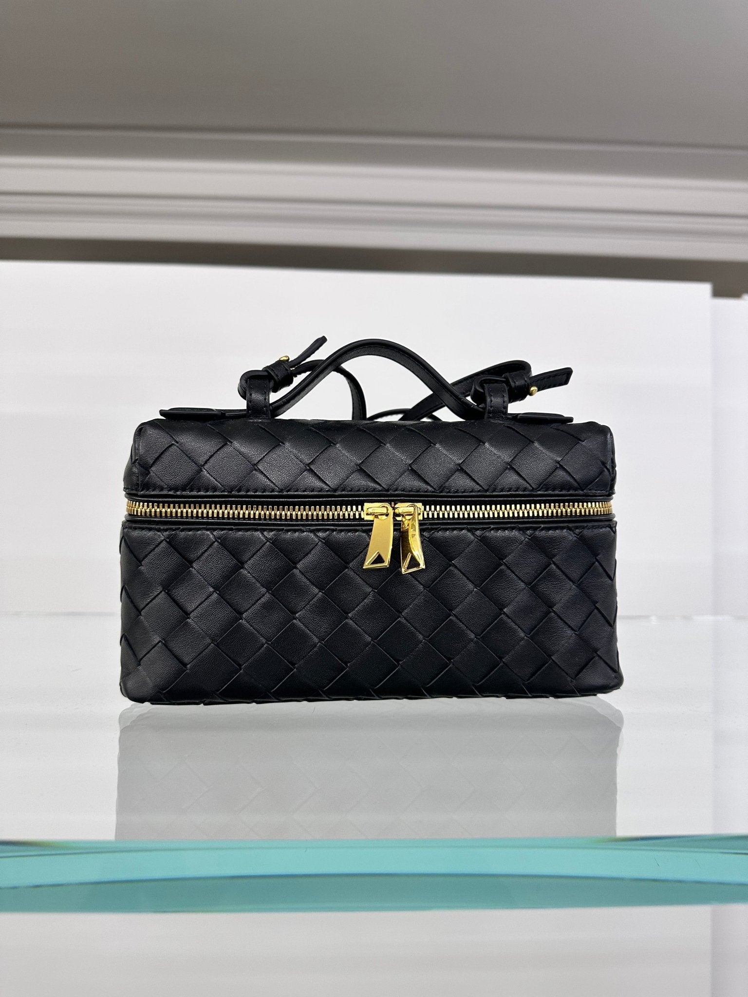 Bottega Veneta 英国代购 vs 香港门市｜2026 年最新真实差价比较 - LONDONKELLY 英国名牌代购