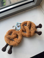 JELLYCAT Amuseables Pretzel Bag Charm | 椒鹽捲餅手袋掛飾 (啡色)