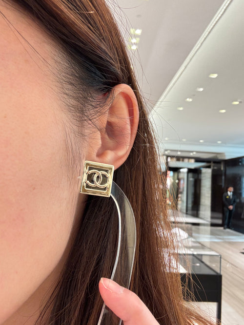 CHANEL Gold Square CC Earrings | Chanel square earrings (gold)