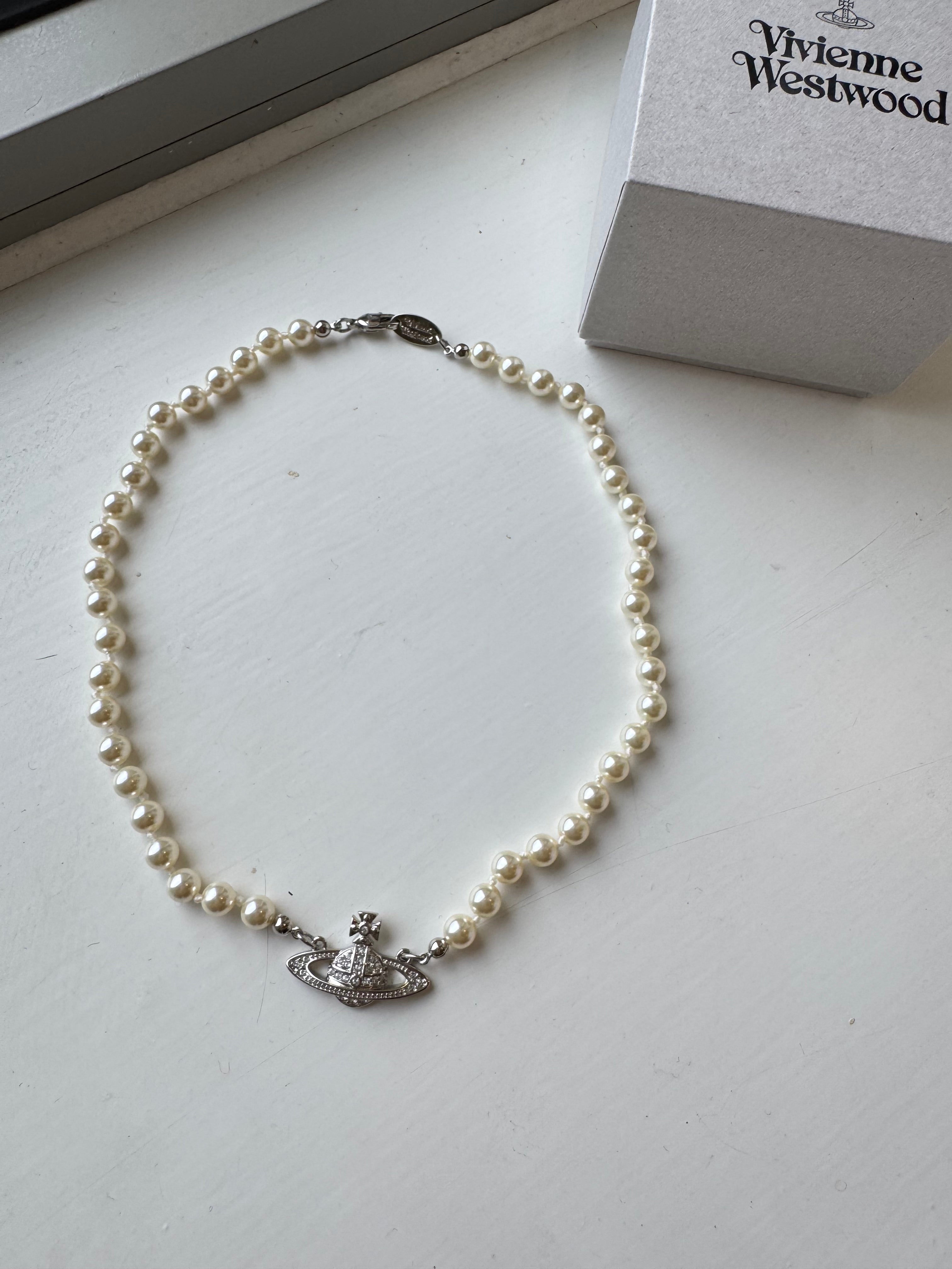 VIVIENNE WESTWOOD Bas Relief Pearl Choker(Mini/Silver
