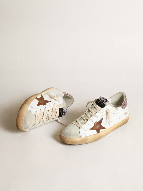 GOLDEN GOOSE Super-Star with a tan star and pink glitter heel tab | 金鵝 Super-Star 棕色星星搭配粉紅亮片後跟（白色）