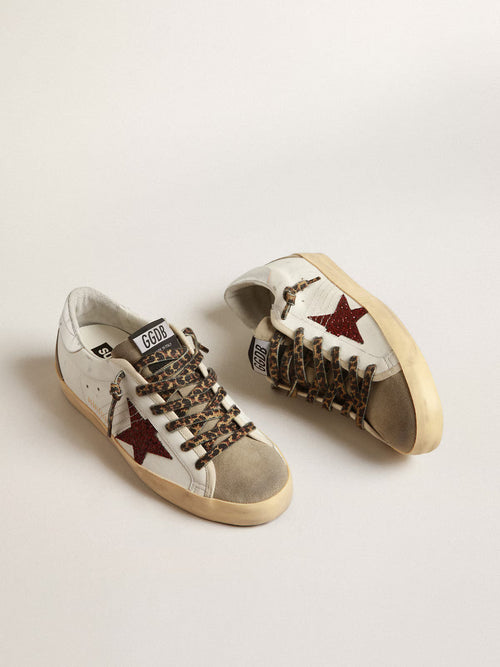 GOLDEN GOOSE Super-Star with burgundy glitter star and silver heel tab | 黃金鵝 Super-Star 搭配酒紅色亮片星星與銀色後跟標籤（白色）