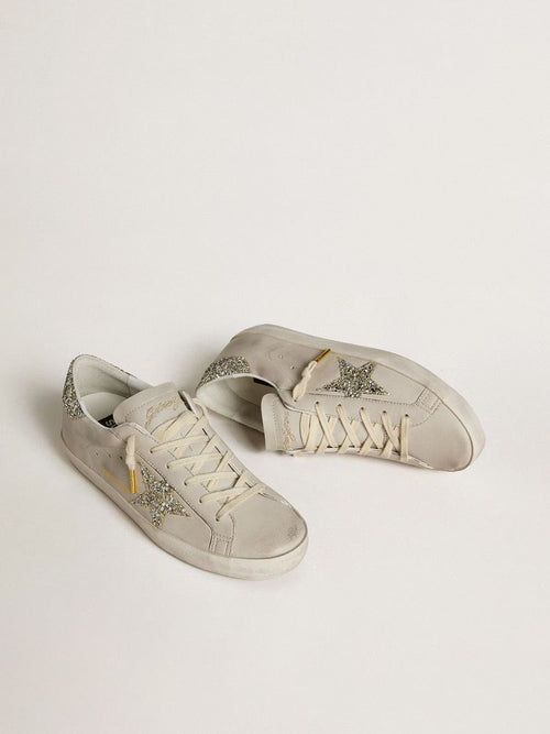 GOLDEN GOOSE Women's Super-Star LTD in ivory nappa leather with platinum glitter star and heel tab | 黃金鵝 女款 Super-Star LTD 象牙色納帕皮革款，搭配鉑金亮片星星與後跟標籤（象牙色）