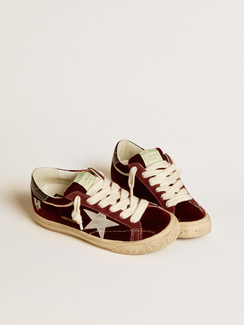 GOLDEN GOOSE Women’s Super-Star LTD in velvet with metallic leather star and heel tab | 黃金鵝 女款 Super-Star LTD 絨布款，搭配金屬皮革星星與後跟標籤（紅寶石絨布）