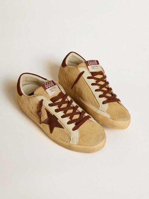 GOLDEN GOOSE Women’s Super-Star in beige pony skin with brown suede star and heel tab | 黃金鵝 女款 Super-Star 米色小馬皮款，搭配棕色麂皮星星與後跟標籤（棕色）