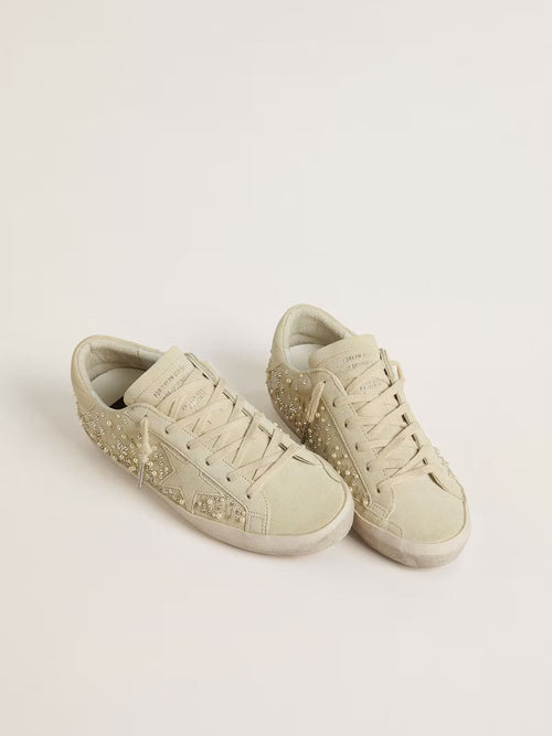 GOLDEN GOOSE Women’s Super-Star in beige suede with pearls and Swarovski crystals | 黃金鵝 女款 Super-Star 米色麂皮款，搭配珍珠與施華洛世奇水晶（米色）