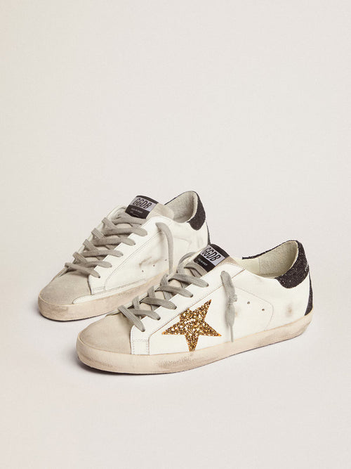 GOLDEN GOOSE Women’s Super-Star in nappa leather with gold glitter star and black glitter heel tab | 黃金鵝 女款 Super-Star 納帕皮革款，搭配金色亮片星星與黑色亮片後跟標籤（白色）