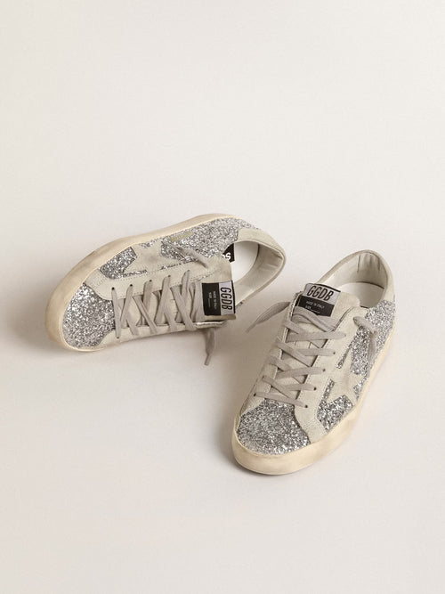 GOLDEN GOOSE Women's Super-Star in silver glitter with ice-gray suede star | 黃金鵝 女款 Super-Star 銀色亮片款，搭配冰灰色麂皮星星（銀色）