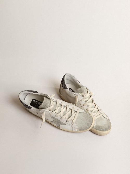 GOLDEN GOOSE Women’s Super-Star with gray star and dark gray glitter heel tab | 黃金鵝 女款 Super-Star 搭配灰色星星與深灰色亮片後跟標籤（白色）