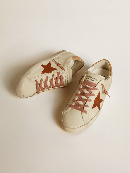 GOLDEN GOOSE Women’s Super-Star with leather star and crocodile-print leather heel tab | 黃金鵝 女款 Super-Star 搭配皮革星星與鱷魚紋皮革後跟標籤（滑石色）