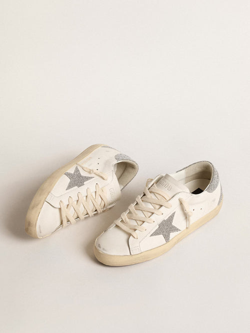 GOLDEN GOOSEWomen’s Super-Star with silver Swarovski crystal star and heel tab | 黃金鵝 女款 Super-Star 搭配銀色施華洛世奇水晶星星與後跟標籤（白色）