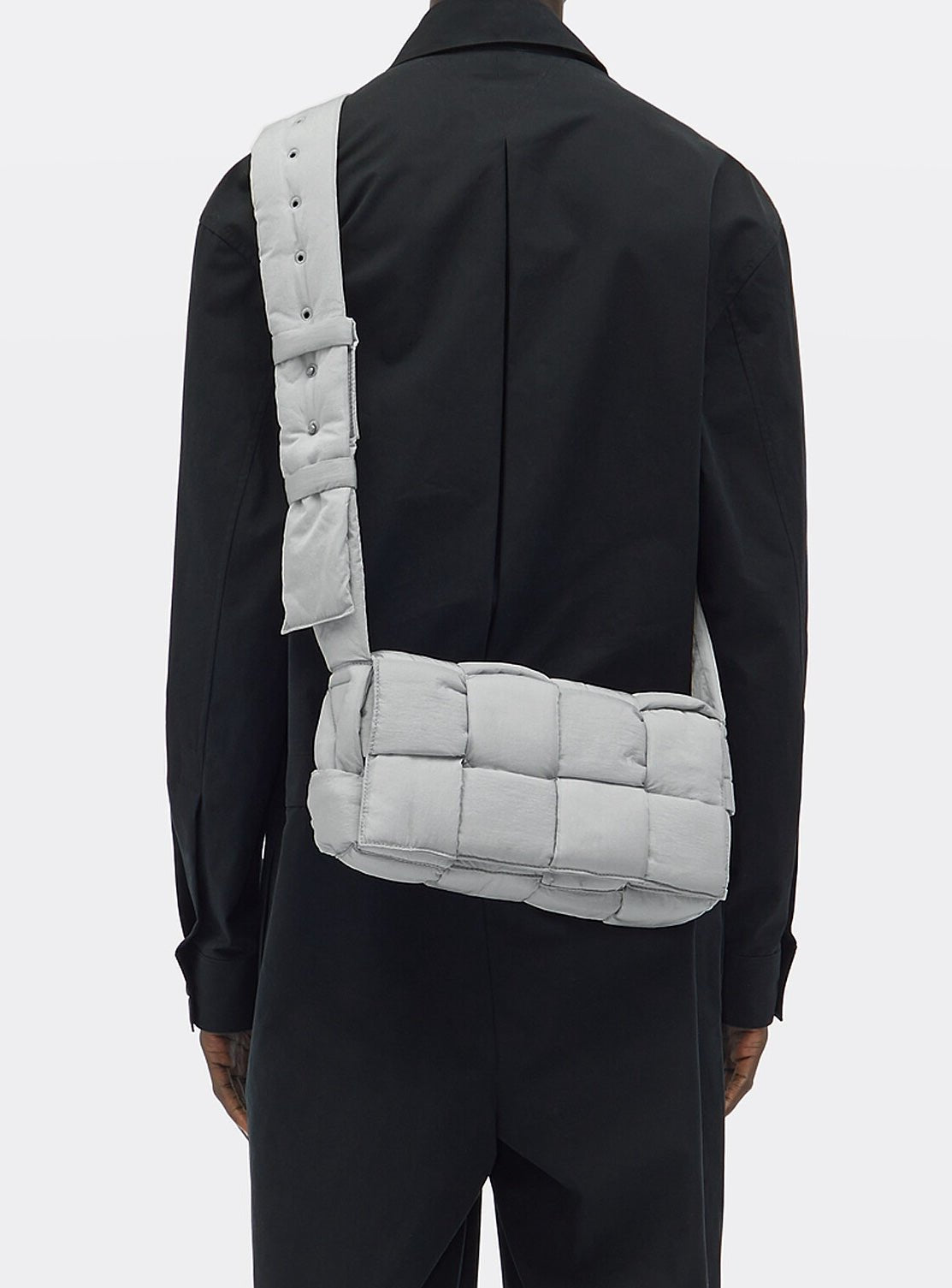 シ*】様 BOTTEGA VENETA ナイロン カセット BOTTEGA VENETA BV (M) Padded Tech Cassette Frost Nylon(Frost