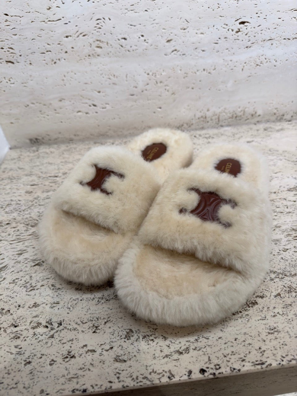 CELINE Fur Slide with Triomphe Shearling(White) | LONDONKELLY
