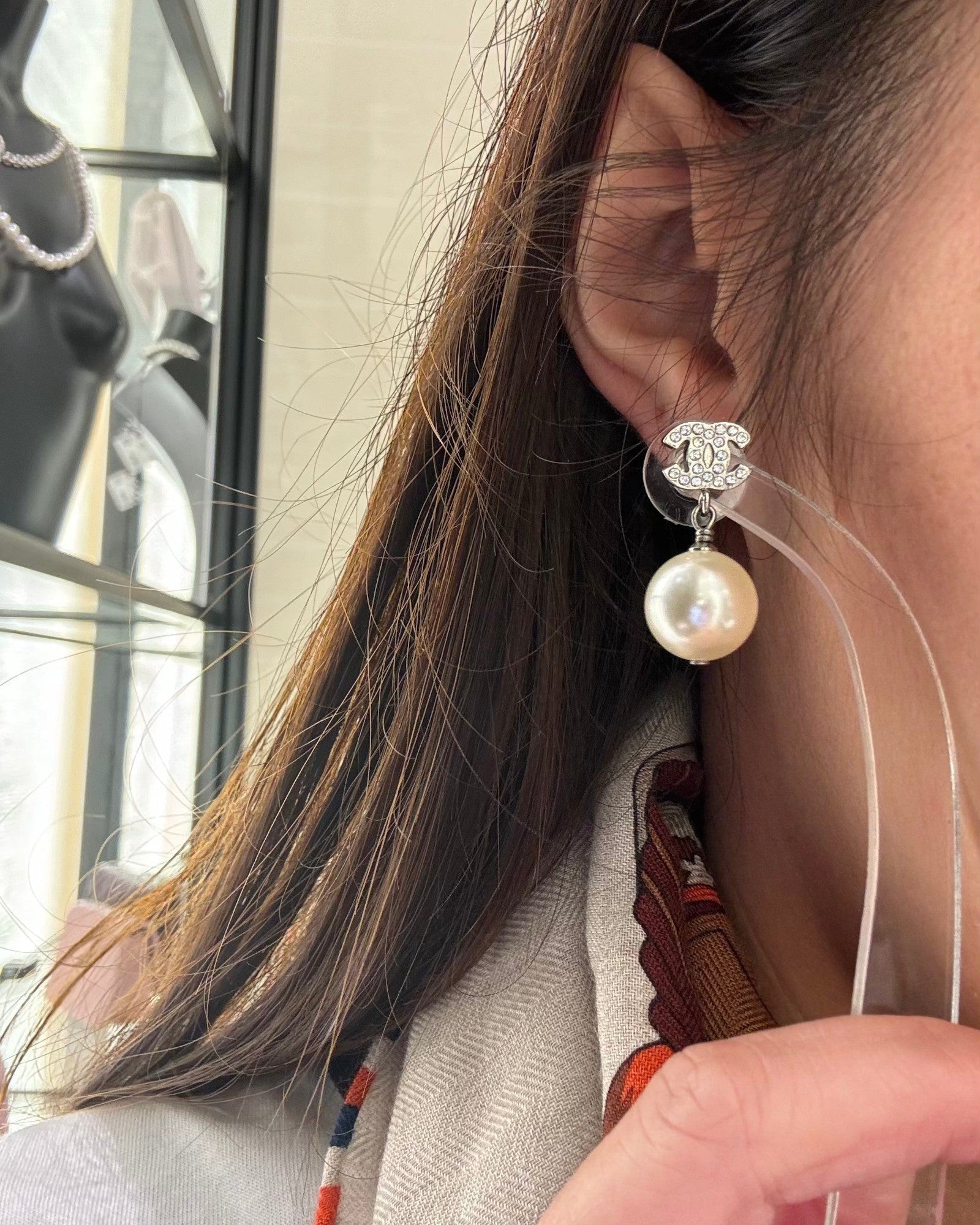 CHANEL A36138 Iconic Pearl Earrings(Gold) | LONDONKELLY