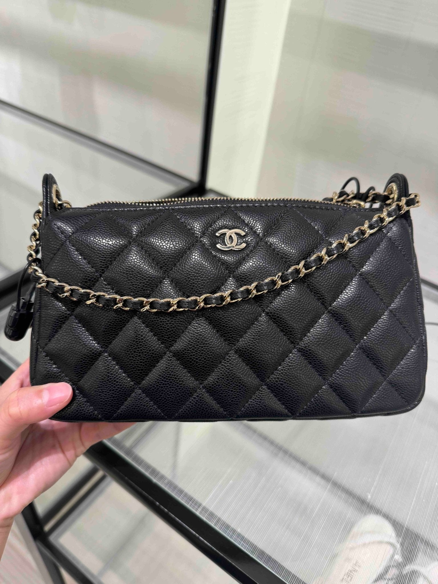 CHANEL ブラックレザーポーチ CHANEL AP4704 Pouch with Chain Quilted Grained Calfskin(Black