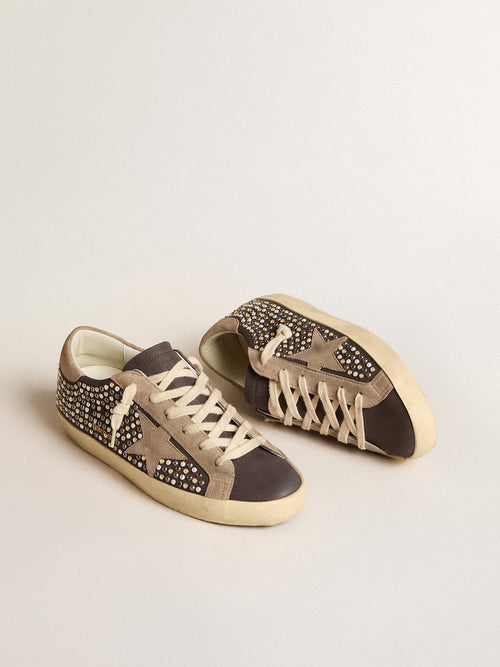GOLDEN GOOSE Super - Star LTD in gray nubuck with Swarovski pearls and suede star | 黃金鵝 Super - Star LTD 灰色磨砂皮款，搭配施華洛世奇珍珠與麂皮星星（鴿灰色） - LondonKelly 英國名牌代購
