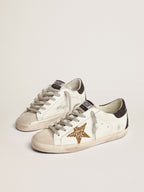 GOLDEN GOOSE Women’s Super - Star in nappa leather with gold glitter star and black glitter heel tab | 黃金鵝 女款 Super - Star 納帕皮革款，搭配金色亮片星星與黑色亮片後跟標籤（白色） - LondonKelly 英國名牌代購