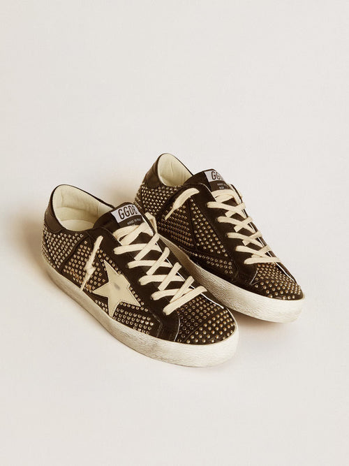 GOLDEN GOOSE Women’s Super - Star in studded black nappa with white leather star | 黃金鵝 女款 Super - Star 黑色鉚釘納帕皮革款，搭配白色皮革星星（黑色） - LondonKelly 英國名牌代購